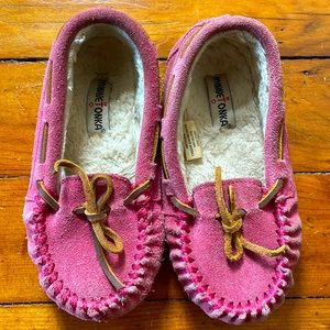 Girl’s Pink Minnetonka Slippers, Sz 12
